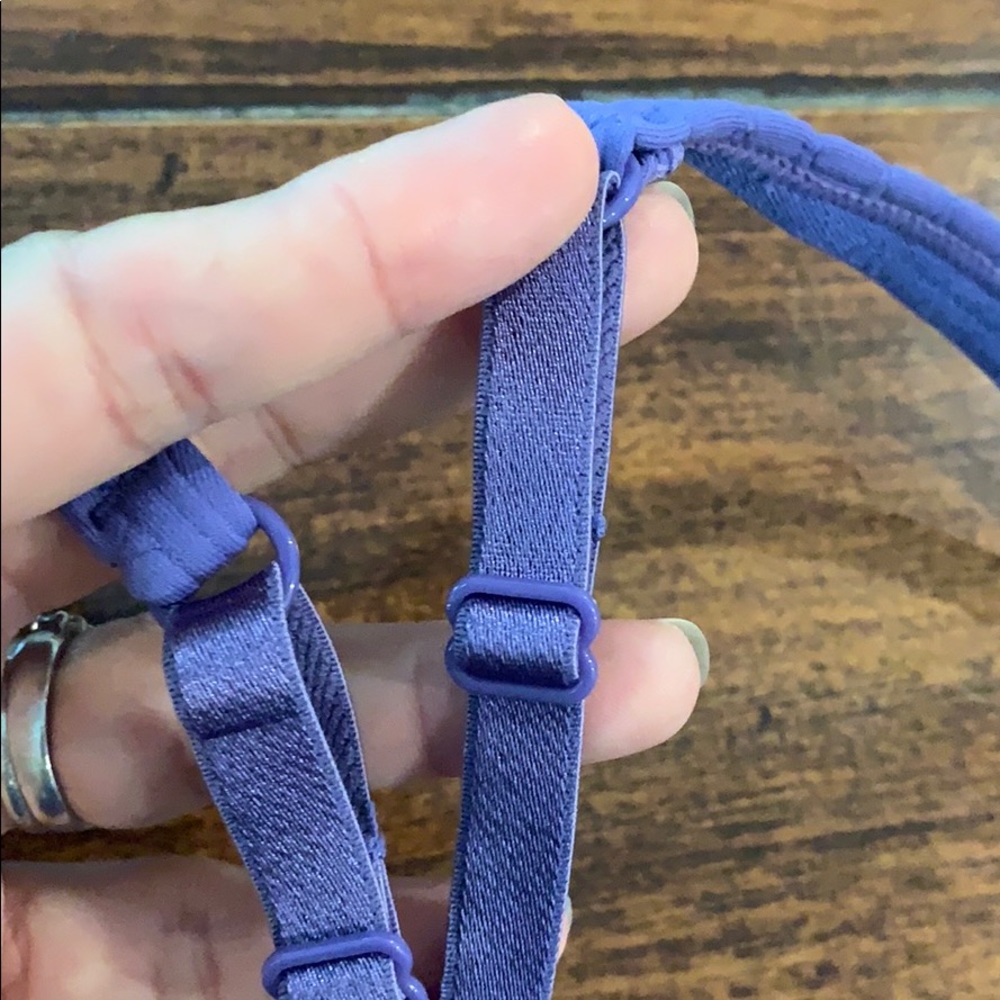 Lululemon sports bra in purple adjustable straps - Picture 4 of 6